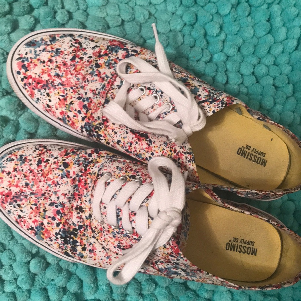 Super comfy low tennis shoes!